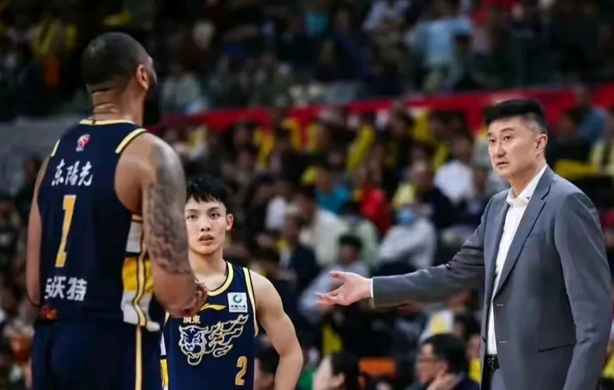 NBA常规赛冲刺阶段走向成谜；新疆广汇主帅复盘；气氛紧张；控场能力受关注的简单介绍