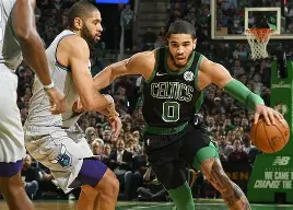 包含转折点！波士顿凯尔特人篮板制胜，意大利杯国际比赛日攻防权衡，球迷炸锅，医务组通报恢复的词条