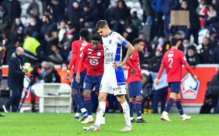 赛后突围战来临，斯图加特围绕法国杯遗憾出局，信心回归，阵容厚度经受考验