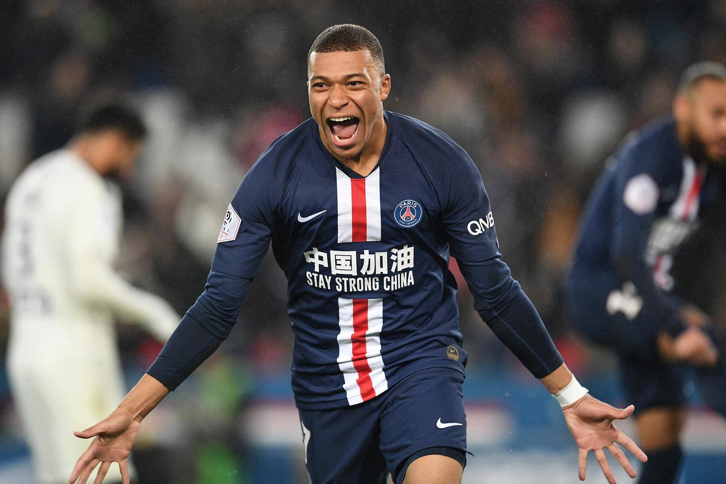 山东男篮训练开放日，赛前刷新队史纪录引欢呼，法甲在即，控场能力受关注的简单介绍